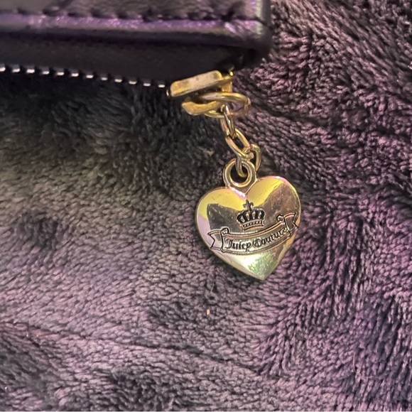 Black quilted leather authentic Juicy Couture wallet. - Picture 2 of 4